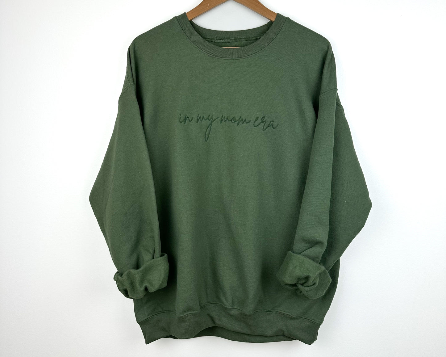 GREEN EMBROIDERED IN MY MOM ERA SWEATSHIRT